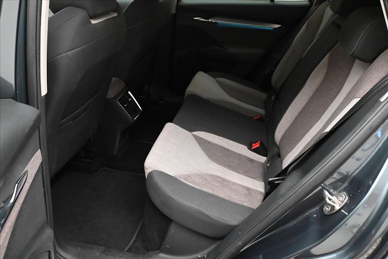 Škoda Enyaq iV 60 132kW SOH 92% FIRST Edit - fotka 13 z 26