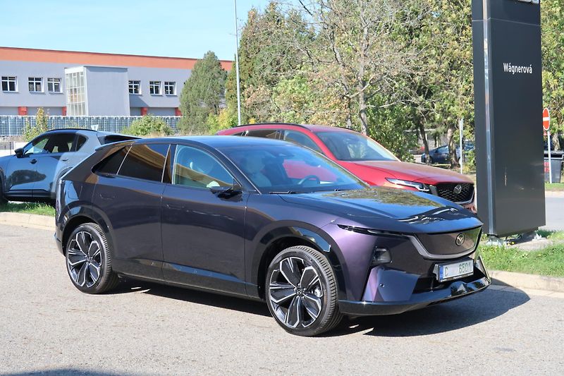 Mazda CX-6e (2026) EV 258ps Takumi Plus - fotka 2 z 33