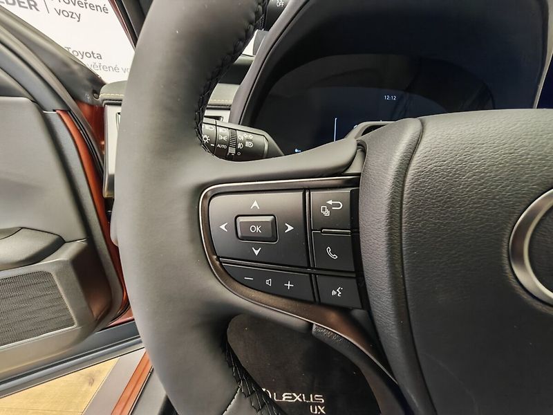 Lexus UX 300h F Sport Design 300H - fotka 31 z 44