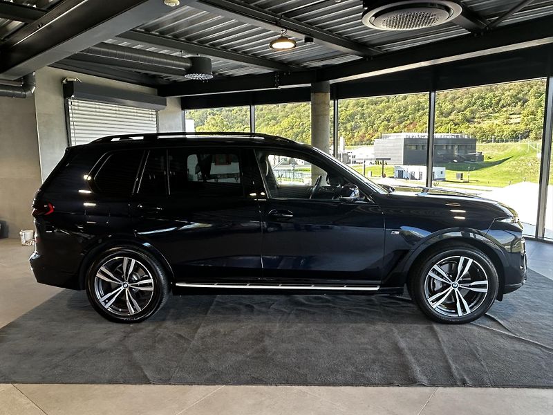 BMW X7 (2024) xDrive 40i M Paket  - fotka 4 z 21