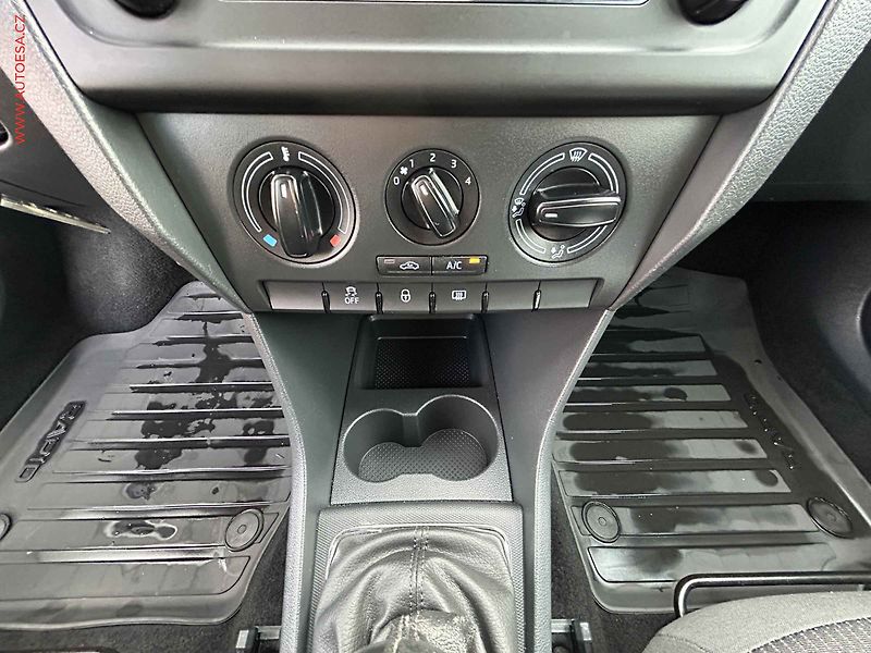 Škoda Rapid (2014) 1.2TSi, ČR, servis.kniha, AC - fotka 14 z 16