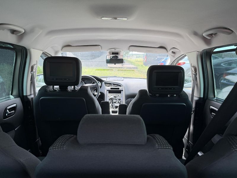 Peugeot 5008 1.6 HDI  - fotka 11 z 26