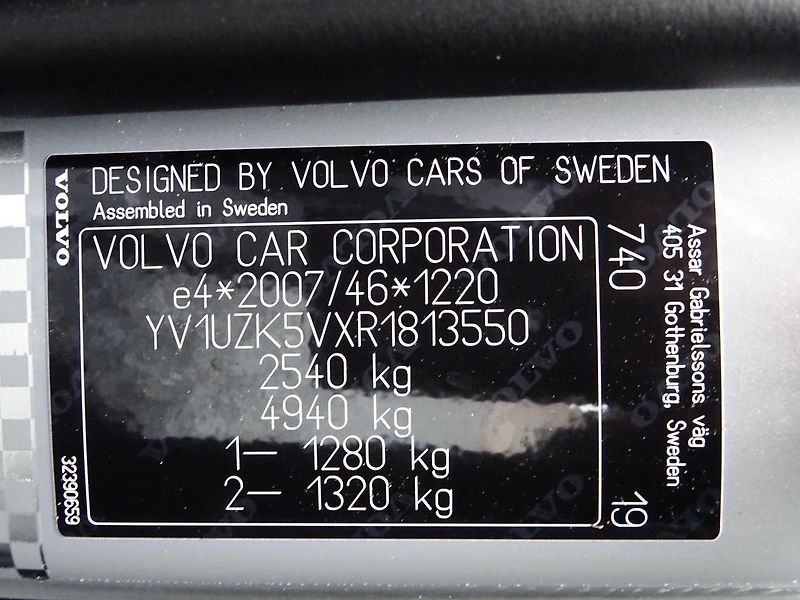 Volvo XC60 B4 145kW AWD LED Mild-Hybrid - fotka 32 z 33