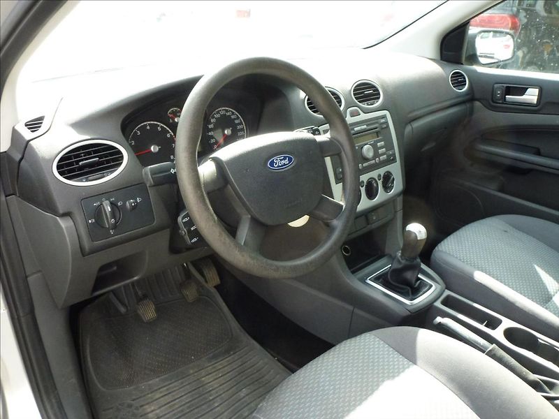 Ford Focus 1,6 16V NOVÁ STK - fotka 16 z 48