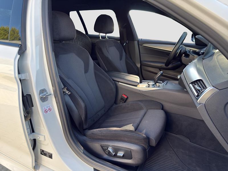 BMW Řada 5 520d xDrive Touring - fotka 13 z 18