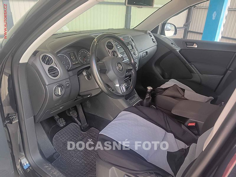 Volkswagen Tiguan (2010) 2.0TDi, Panor, výhř.sed. - fotka 3 z 3