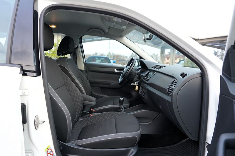 Škoda Fabia 1.0 TSI 70kW Ambition ČR - fotka 25 z 36