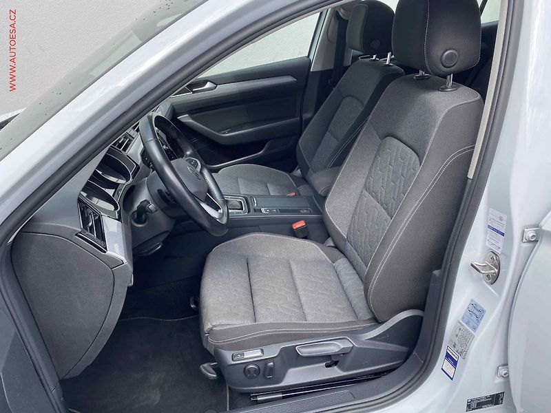 Volkswagen Passat (2023) 2.0 TDi, Business, DSG, LED - fotka 9 z 19