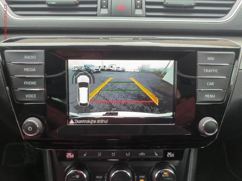 Škoda Superb (2015) 2.0 TDi, Style, DSG, bixen - fotka 16 z 25