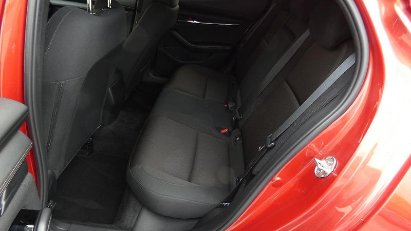 Mazda 3 2.0 e-Skyactiv Prime-Line - fotka 19 z 22
