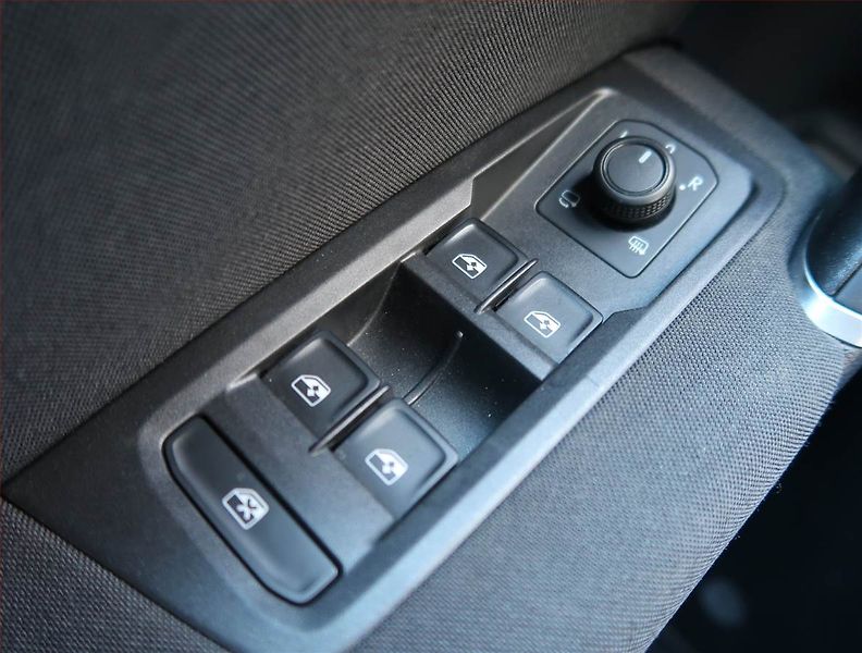 Volkswagen Touran (2020) Comfortline 2.0 TDI, Navi - fotka 16 z 20