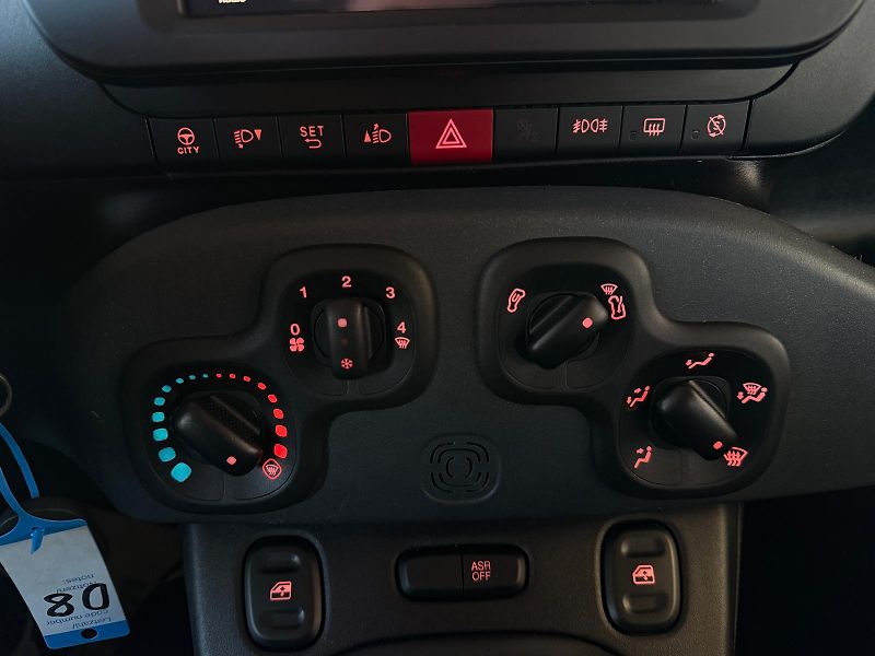 Fiat Panda 1.0 CROSS 1.0 HYBRID 70CV MAN - fotka 16 z 23