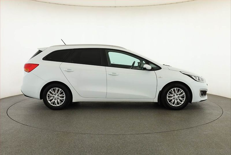 Kia Ceed (2018) 1.6 GDI, Serv.kniha, Tempomat - fotka 6 z 13