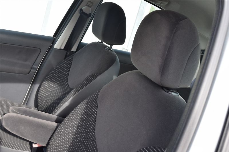 Citroën C3 1,4 i 54KW ALU NÍZKÝ NÁJEZD KM - fotka 19 z 35