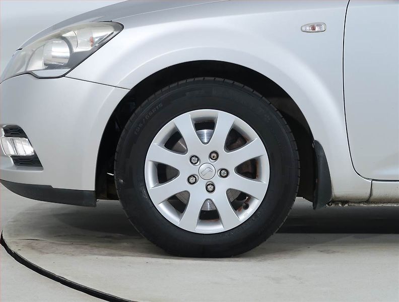 Kia Ceed (2011) 1.4 CVVT, po STK, slušný stav - fotka 14 z 17