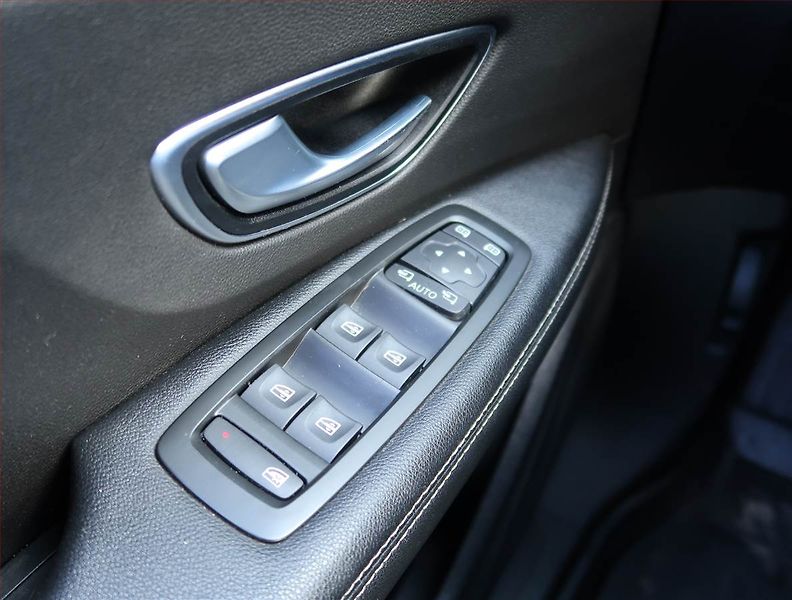 Renault Grand Scénic (2019) 1.7 Blue dCi, Kůže, Navi - fotka 19 z 23