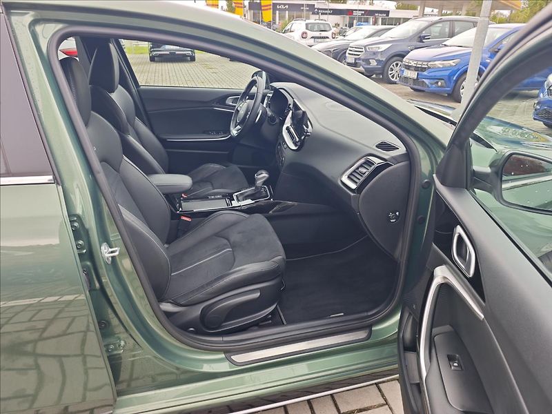Kia Ceed 1,5 T-GDI 7DCT automat  GT-Lin - fotka 14 z 25
