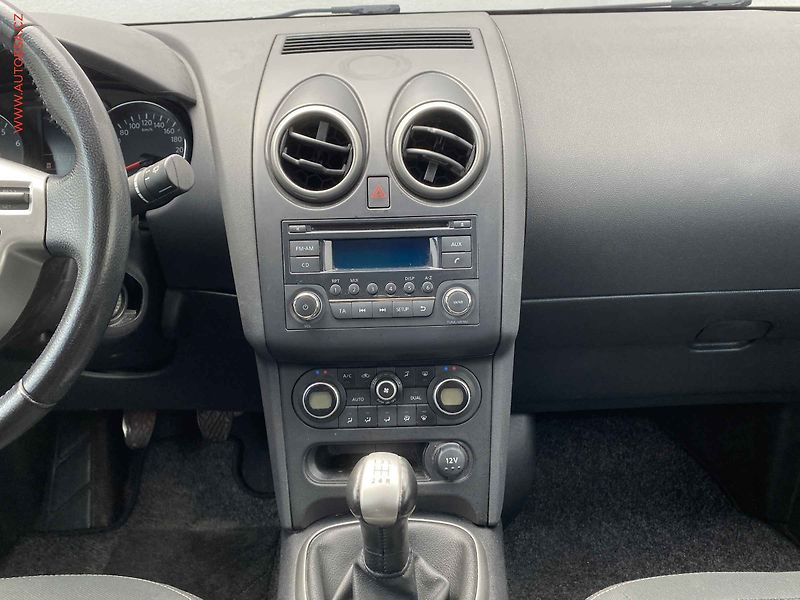 Nissan Qashqai (2011) 1.6i 4x2, Acenta - fotka 12 z 16