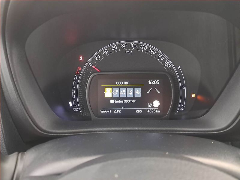 Toyota Aygo (2023) Selection x-cite 1.0 VVT-i, ČR - fotka 11 z 20