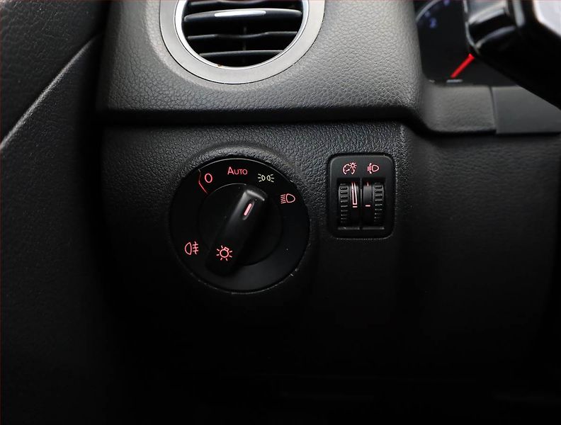Volkswagen Tiguan (2008) 2.0 TDI, 4X4, Automat - fotka 13 z 16