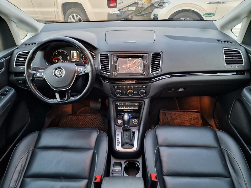 Volkswagen Sharan 2,0TDI 4MOTION DSG HIGHLINE  - fotka 13 z 24