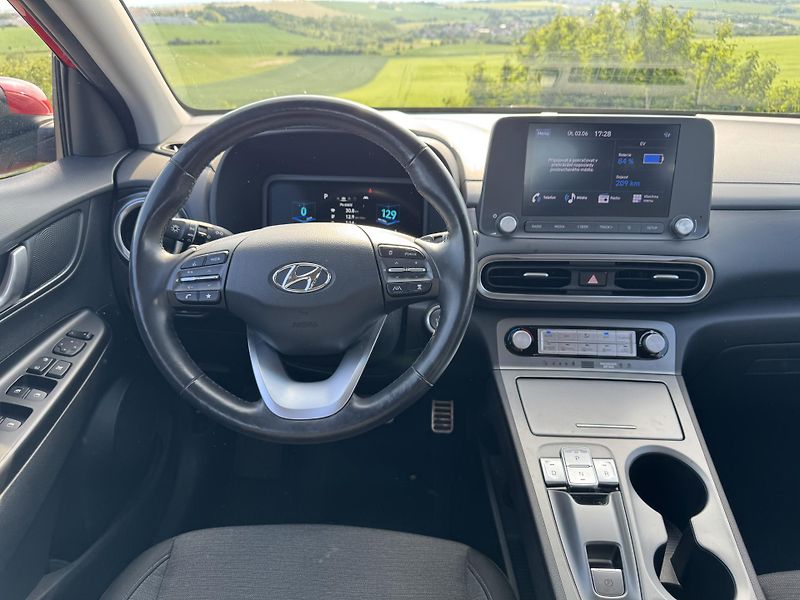 Hyundai Kona EV 42 kWh 100 kW Kamera SoH 95 - fotka 10 z 26