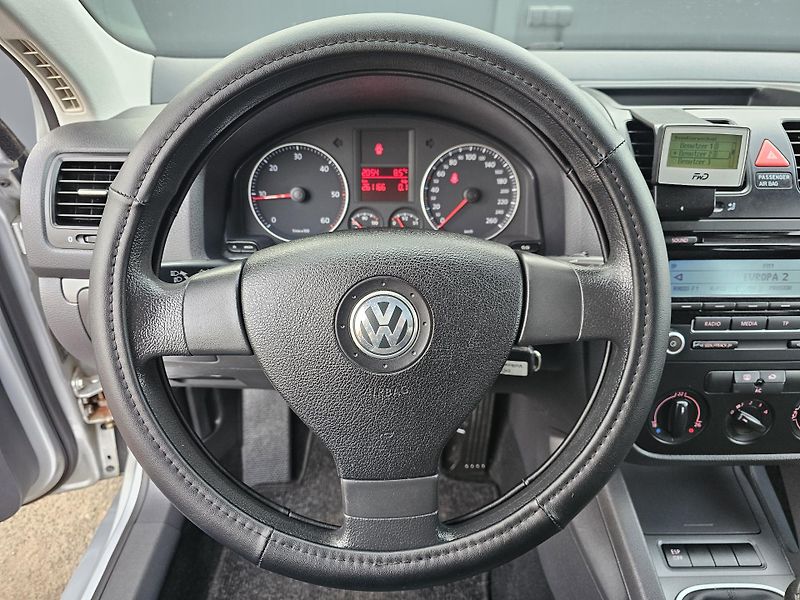Volkswagen Golf 1.9 TDI 77kW,KLIMA,2x KOLA - fotka 17 z 38