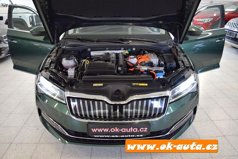 Škoda Superb 1.4 TSI iV DSG 160 kW PRAV.SER - fotka 56 z 63