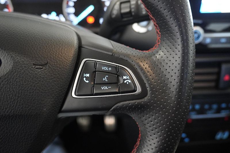 Ford EcoSport 1,0 ECOBOOST ST-LINE - fotka 18 z 28