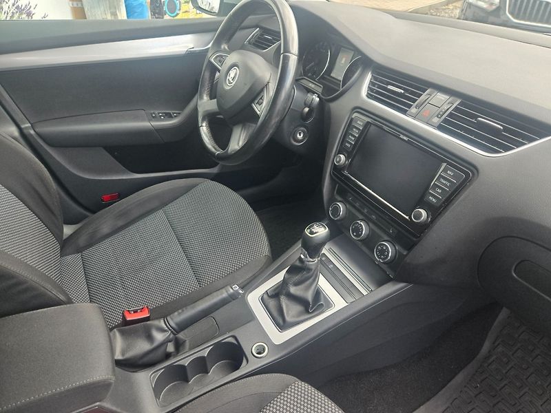 Škoda Octavia (2013) 2.0 TDI Elegance, Odpočet DPH - fotka 16 z 27