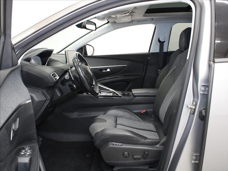 Peugeot 5008 1,2 PT 96kW AT Pano.Paměť  7-m - fotka 6 z 32