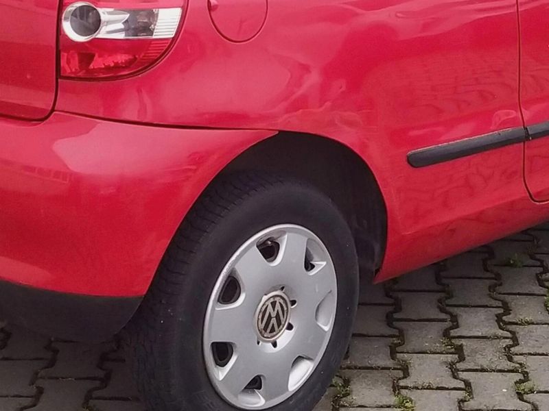 Volkswagen Fox (2006) 1.2 40 kW, nová STK - fotka 7 z 7