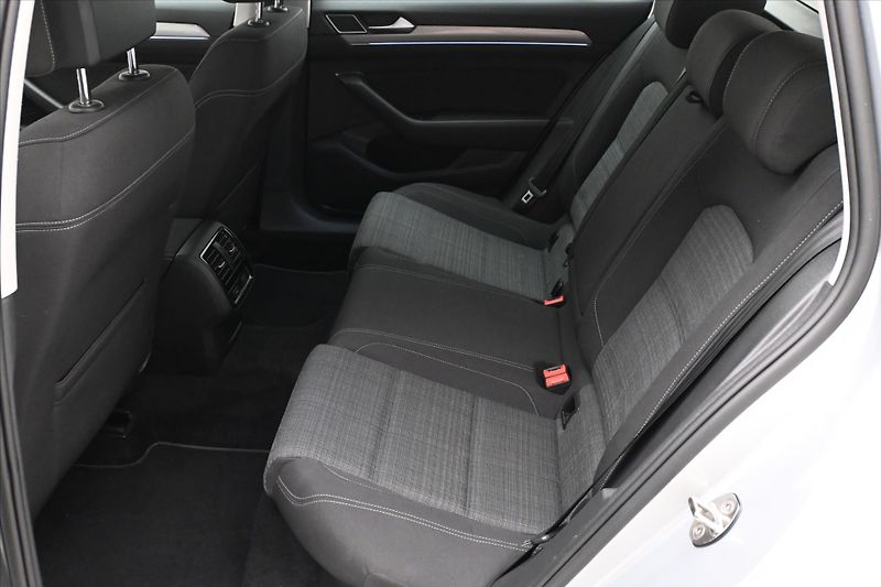 Volkswagen Passat 2,0 TDI 110 kW DSG Business Zá - fotka 14 z 32