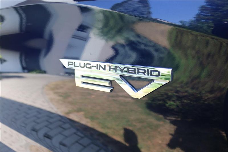 Mitsubishi Outlander 2,4 PHEV, 7míst, Invite - fotka 5 z 53