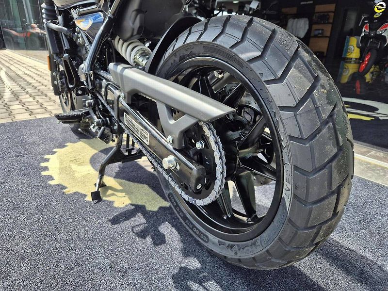 Royal Enfield (2026) Guerrilla 450 - fotka 32 z 37