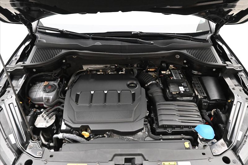Škoda Karoq 2,0 TDI 110 kW VIRTUAL Kamera - fotka 9 z 30