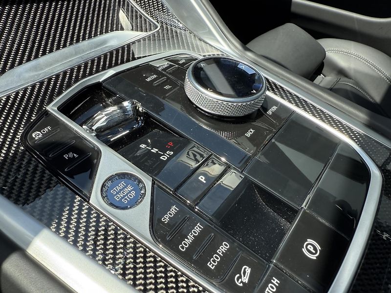BMW X6 (2024) 30XD 210kW M-PAKET R22 BLACK!! - fotka 50 z 57