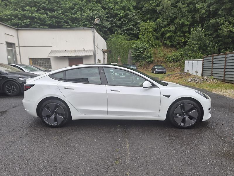 Tesla Model 3 STANDART RANGE 208kw SOH 93,6% - fotka 7 z 47