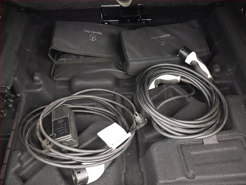 Mercedes-Benz EQC (2022) 400 4MATIC, SoH 98% - fotka 27 z 27