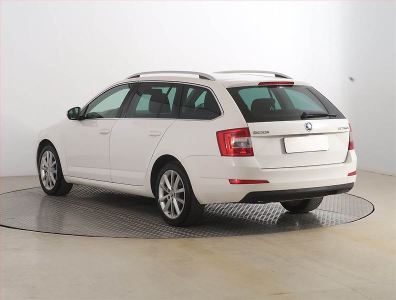 Škoda Octavia (2015) Elegance 1.6 TDI, Tempomat - fotka 4 z 16