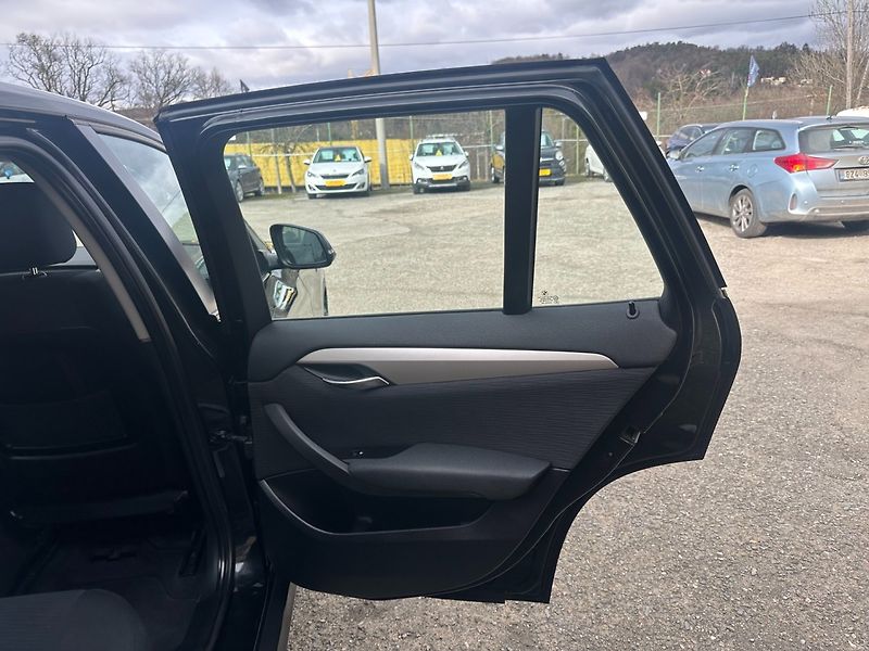 BMW X1 2.0D SDrive/Automat/95tisKM - fotka 21 z 27