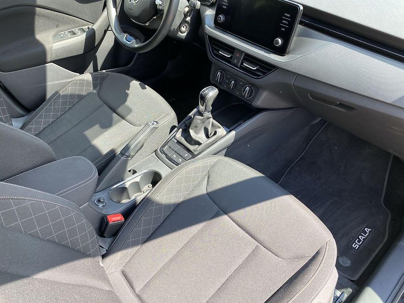 Škoda Scala (2022) 1.5 TSI DSG Ambition - fotka 9 z 30