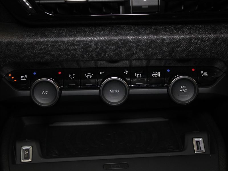 Citroën C4 1,2 PT 96kW AT MAX Facelift - fotka 18 z 26