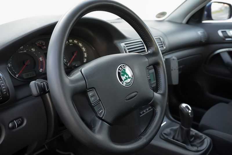 Škoda Superb 1.9 TDi COMFORT - fotka 22 z 31