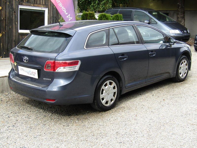 Toyota Avensis (2010) 1.6 16V  97kW  ZIMNÍ PNEU - fotka 11 z 37