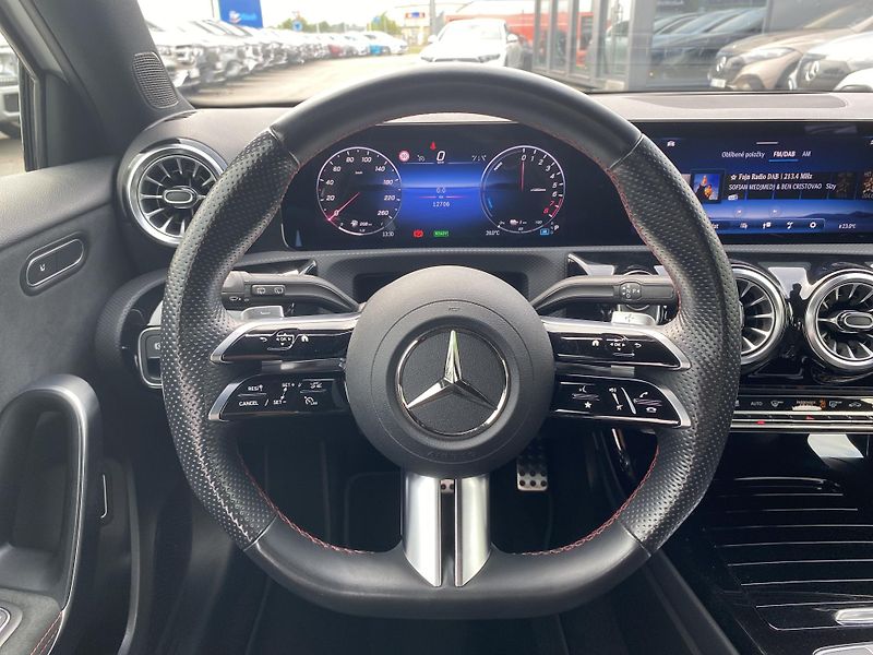 Mercedes-Benz Třídy A A 250e AMG - fotka 12 z 26