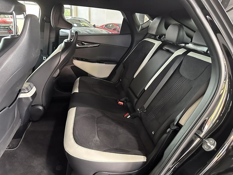 Kia EV6 GT-Line 77.4kWh Pano HuD 360 - fotka 11 z 21