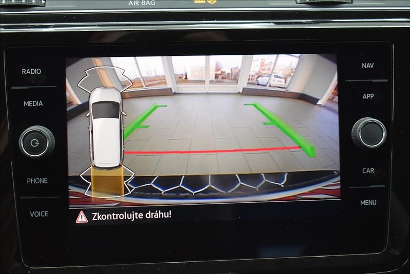 Volkswagen Touran 2,0 TDi, 7-míst,DSG,NAVI,KŮŽE, - fotka 32 z 41