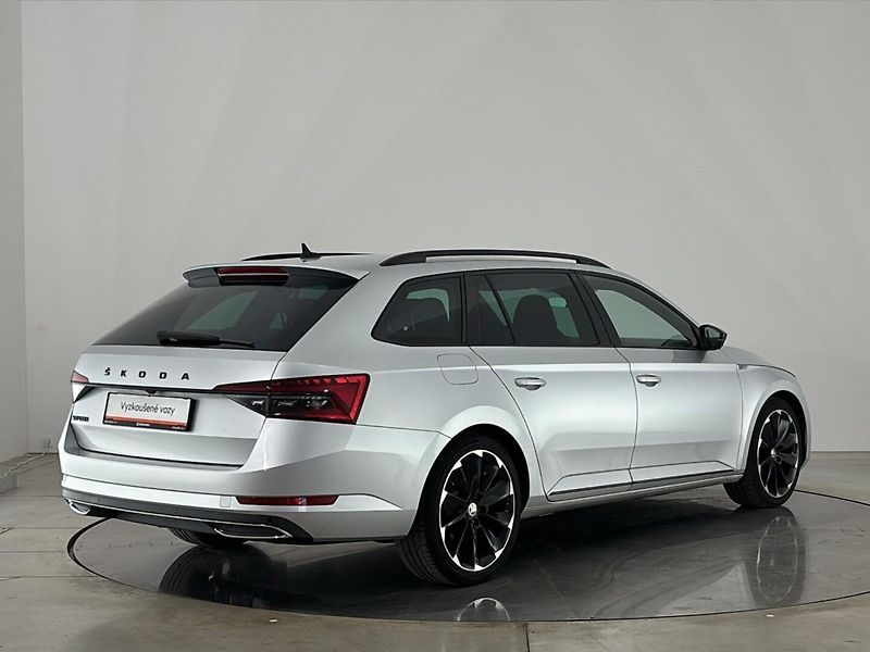 Škoda Superb Sportline DSG - fotka 2 z 29