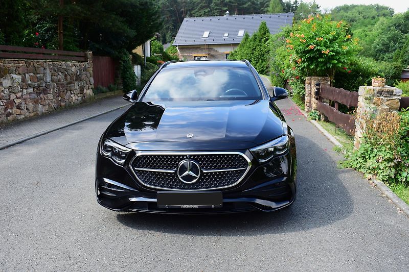 Mercedes-Benz Třídy E (2024) E220d, AMG paket, nízký nájezd - fotka 2 z 16